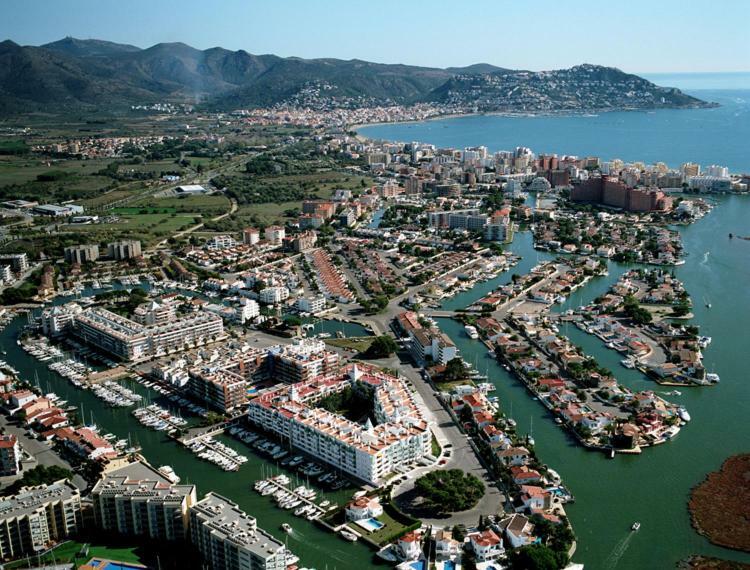 Holidays Penthouse: Panoramic Port Views with Free WiFi & Parking Roses Exterior photo